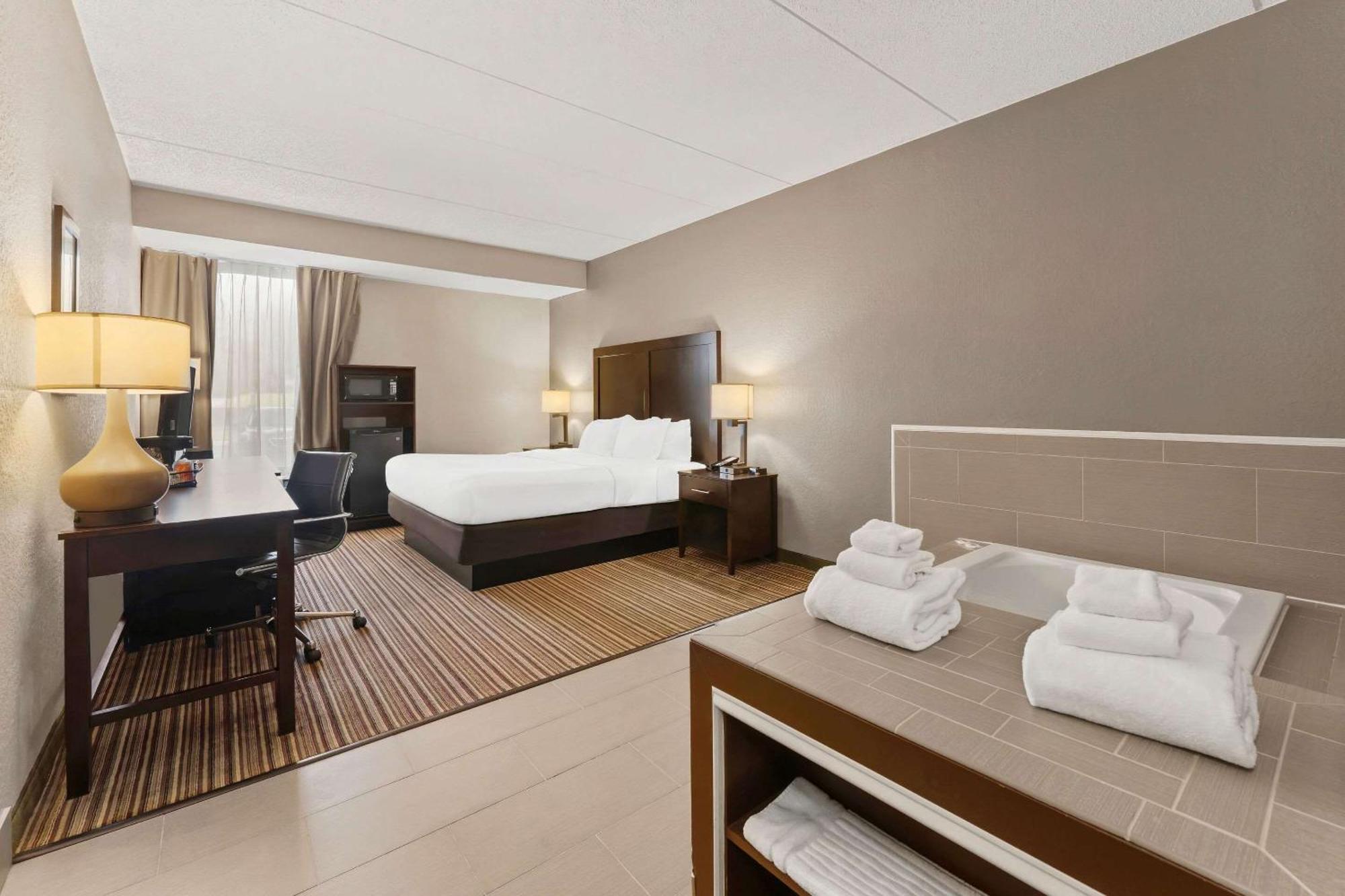 Comfort Inn Lehigh Valley West Fogelsville Экстерьер фото